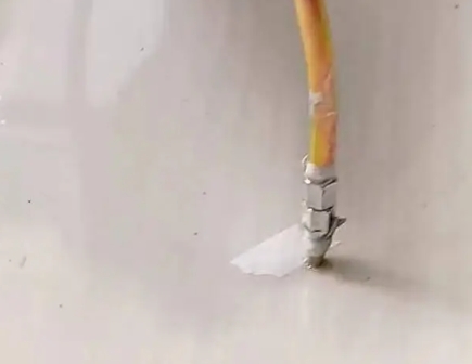 滴道瓷砖空鼓维修公司专业解答在瓷砖铺贴过程中，如果使用的砂料过粗（如全部使用了粗砂），可能会导致以下问题